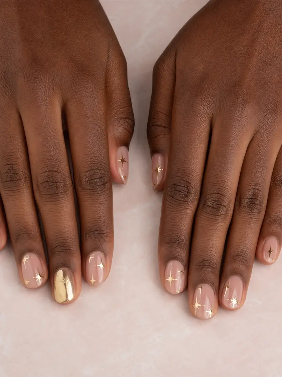 Gold Star Nails: gold chrome accent, gold star
